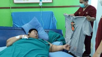 Kisah Sedih Pria Obesitas 300 Kg di Tangerang: Ibu Sakit, Bergerak Diangkat Forklift
