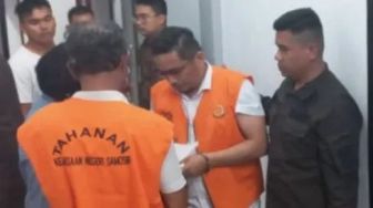 Dua Tersangka Kasus Korupsi Jalan Pangaseang-Sitamiang Ditahan Kejari Samosir