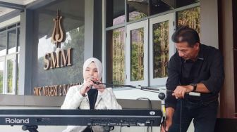 Putri Ariani Sambangi Sekolahnya di Bantul, Nyanyikan Sepenggal Lagu yang Bikin Simon Cowell Takjub