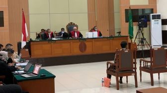 Planga-plongo Dicecar Kerugian Materil dari Konten Haris Azhar, Hakim Diminta Tegur Asisten Luhut Supaya Jujur