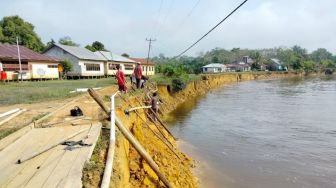 Puluhan Rumah Warga Terancam Abrasi Sungai Laur Ketapang