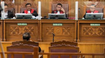 Ayah David Ozora, Jonathan Latumahina memberikan keterangan sebagai saksi dalam sidang lanjutan kasus penganiayaan anaknya di Pengadilan Negeri Jakarta Selatan, Selasa (13/6/2023). [Suara.com/Alfian Winanto]