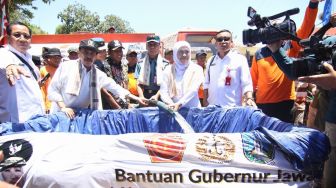 Gubernur Khofifah Pastikan BPBD Jatim Siaga dan Siap Dropping Air Bersih untuk Hadapi Ancaman Kekeringan