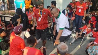 Rayakan Semangat Nasionalisme Garuda, Suporter Timnas Kalangan Disabilitas Hadir di Gelora Bung Tomo