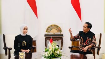 Presiden Joko Widodo atau Jokowi menerima Putri Ariani, peraih Golden Buzzer di America's Got Talent (AGT) 2023 ke Istana Merdeka, Jakarta, Rabu (14/6/2023). [Foto: Lukas - Biro Pers Sekretariat Presiden]