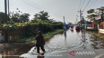 Pemkot Pekalongan Pastikan Ketersediaan Air Bersih untuk Korban Rob