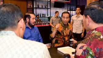 Terciduk Ngopi Bareng Ketua MK di PRJ Sebelum Putusan Sistem Pemilu, Jokowi Buka Suara