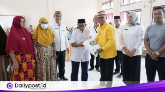 Pemda Gorut Salurkan Bantuan Pangan di Kecamatan Atinggola