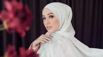 Idul Adha Sebentar Lagi, Ini Inspirasi Hijab Hingga Mukena Nyaman dan Tetap Fashionable