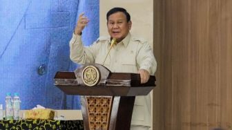 Jawab Perdebatan Sepanjang Masa, Prabowo Subianto Masuk Tim Makan Bubur Diaduk, Warganet: OTW Coblos!