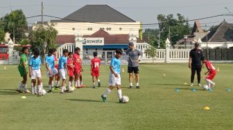 Antusiasme Ratusan Siswa Ikuti Coaching Clinic Bareng Jeonbuk Hyundai Motors dan Persis Solo