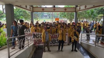 Dianggap Lambat Menangani Kasus Dugaan Pelecehan Seksual, BEM Unsoed Demo Ajukan 8 Tuntutan