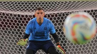 Sepak Terjang Karier Emiliano Martinez yang Gandeng Cucu Jokowi Jan Ethes