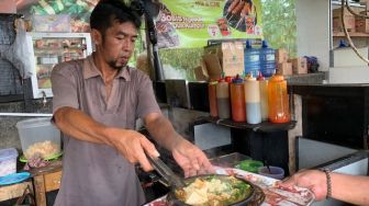 Menikmati Kuliner Unik di Banjarnegara: Mie Cobek yang Pedasnya Membara