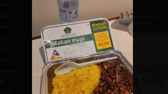 Heboh Makanan Jemaah Haji Indonesia Dibandingkan dengan Jemaah Uganda: Mi Instan VS Nasi Prasmanan