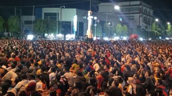 Ribuan Suporter Padati Nonbar Timnas Indonesia lawan Argentina di Depan Balai Kota Solo