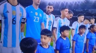 Viral Cucu Jokowi Jan Ethes Jadi Player Escort Emiliano Martinez, Ini Momen Uniknya