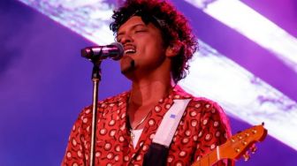 Konser Bruno Mars di Seoul Banjir Artis, Promotor Bantah Perlakuan Spesial