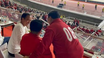 Kala Prabowo Asyik Nonton Indonesia vs Argentina Bersama Jokowi dan Erick Thohir di GBK