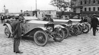Rolls-Royce Memperingati 110 Tahun Uji Coba Silver Ghost dalam Kejuaraan Alpine Trial 1913