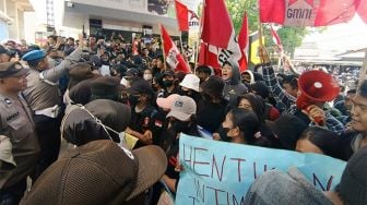 GMNI Demo Kampus UNPRI, Buntut Dipecatnya Mahasiswa Protes Parkir Berbayar