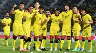 Sama-sama Tantang Uji Coba Negara Piala Dunia 2022, Timnas Indonesia Full Senyum, Malaysia Meringis