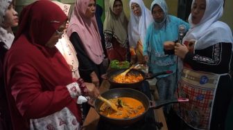 Bantu Ekonomi Keluarga Lewat Pelatihan Pembuatan Rendang Ayam dan Sapi