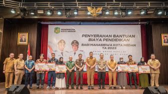 Ratusan Mahasiswa Terima Bantuan Biaya Pendidikan dari Pemkot Medan