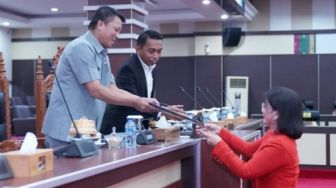 PJ Sekda Sampaikan Pendapat Gubernur Sulsel Terhadap Tiga Ranperda Inisiatif DPRD