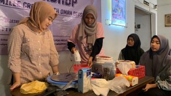 Bantu Ekonomi Keluarga Lewat Pelatihan Membuat Kue