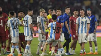 Cerita Suporter yang Masuk ke Lapangan Usai Timnas Indonesia vs Argentina hingga Berhasil Foto Bareng Garnacho