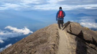 Pendakian Gunung Agung Ditutup, Pemandu Akan Dijadikan Tenaga Kontrak Pemerintah untuk Jaga Hutan