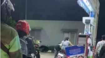 Viral Wanita Tak Mau Turun dari Motor saat Hendak Isi BBM, Endingnya Bikin Malu