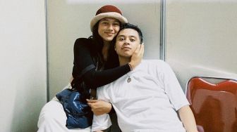 5 Potret Romantis Bastian Steel dan Sitha Marino, Akhirnya Tunangan setelah Pacaran 4 Tahun