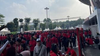 Meriahkan Puncak Bulan Bung Karno, Kader Banteng Mulai Menyemut 'Merahkan' GBK