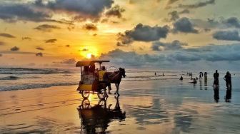 Jadi Destinasi Wisata Populer Selama Liburan Natal dan Tahun Baru, Ini Pesona Pantai Parangtritis di Yogyakarta