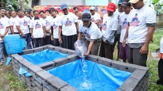 Bantu Kelompok Nelayan Kecil di Pangandaran Lewat Kolam Pemijahan Lele