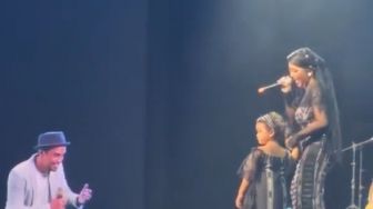 Ditinggal Sejak Bayi, Momen Gewa Panggil Ayah Saat Hologram Glenn Fredly Muncul Bikin Terharu