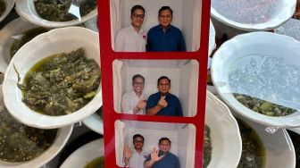 Prabowo Pose Finger Heart Saat Photobox bareng Arief Muhammad: Apa Boleh Sekiyowo Ini?!