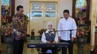 Bertemu Sri Sultan HB X, Putri Ariani Persembahkan Lagu Lir Ilir