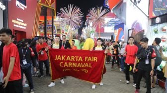 Semarak Parade Karnaval Pukau Pengunjung Jakarta Fair