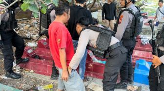 Sedang Asyik Judi di Makam, Lima Warga Jebres Digerebek Tim Sparta Polresta Solo