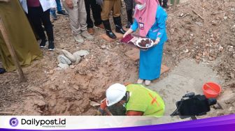 Bupati Nelson Letakkan Batu Pertama Pembangun Gedung Neuro Center