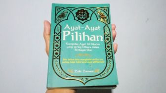 Ulasan Buku "Ayat-Ayat Pilihan", Keutamaan Kitab Suci bagi Umat Islam