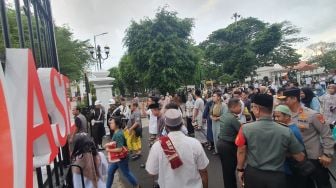 Suasana Ibadah Salat Idul Adha yang Dihadiri Presiden Joko Widodo di Gedung Agung Yogyakarta