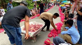 Jangan Pakai Kantong Plastik! Wali Kota Depok Imbau Pembagian Daging Kurban Pakai Ini