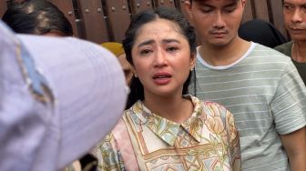 Pucat Usai Mediasi dengan Ketua RT, Dewi Perssik Menangis: Dia Bentak-bentak Saya