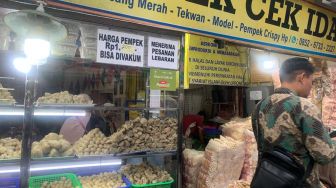 Hacks Berburu Pempek Murah di 26 Ilir: Cara Dapat Harga Grosir untuk Stok di Kulkas