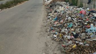 Tumpukan Sampah di Pinggir Jalan Projakal Disorot 