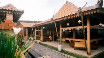 Menikmati Nuansa Tradisional Cafe The Palms di Lampung